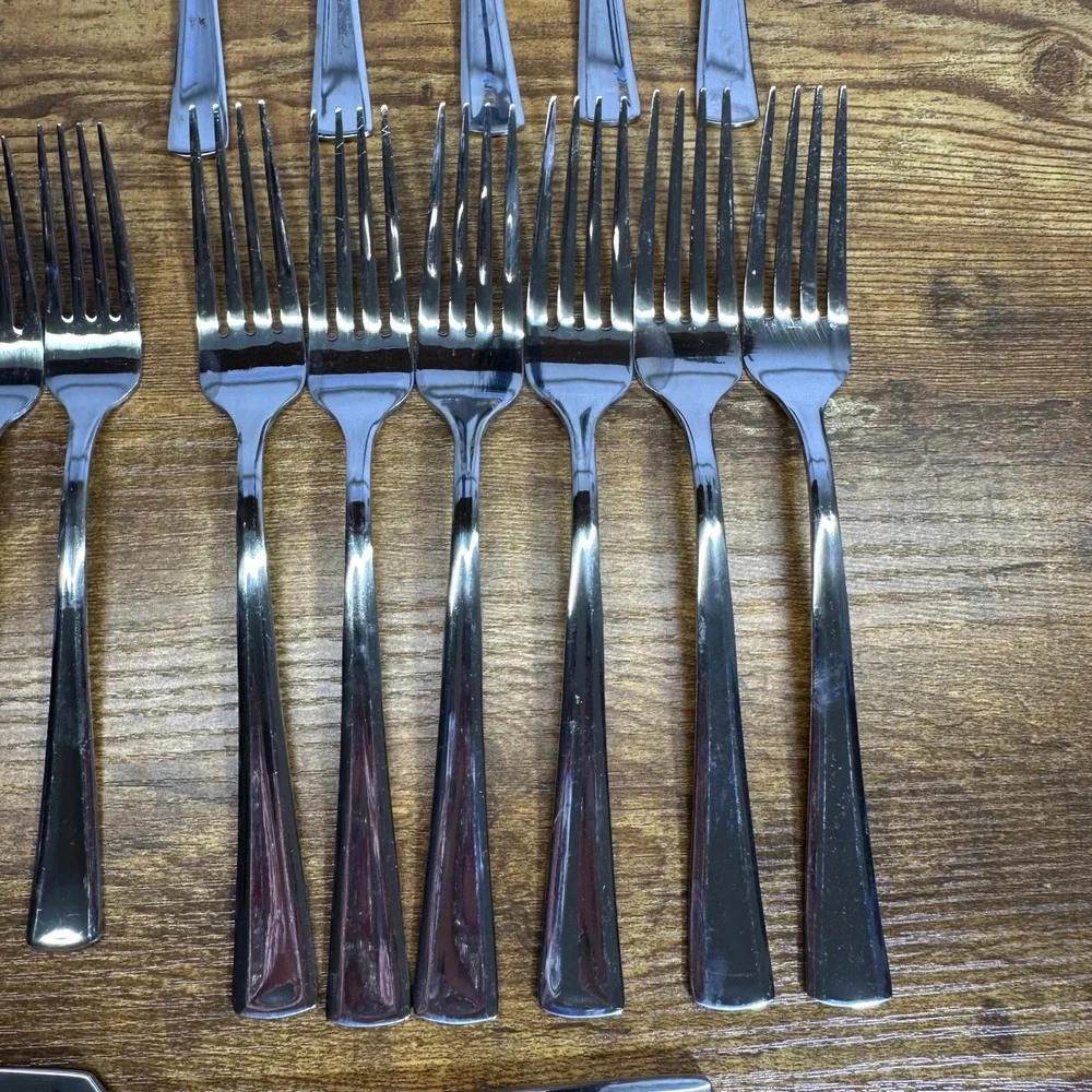 Oneida Stainless Flatware Set 26 Piece Tapered Handle Glossy Silver 89-223‎